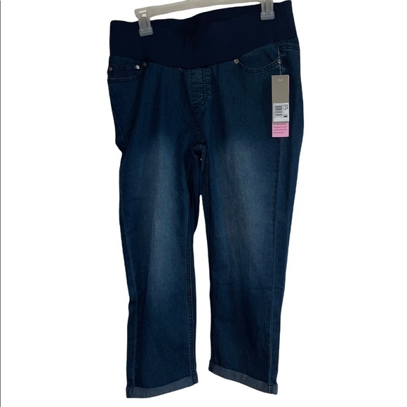 Times Two Pants - NWT- Times Two Maternity Capri Pants. Size Medium